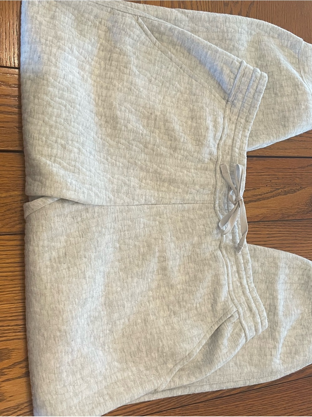 Vineyard Vines women’s Light Gray Quilted Sweatpants - Picture 2 of 3
